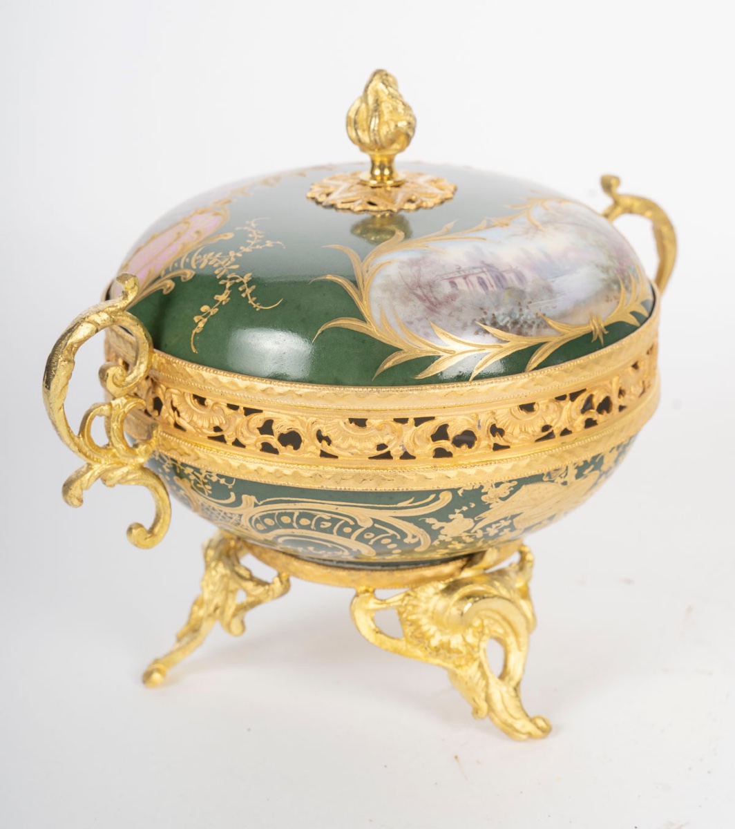 Une bonbonnière en porcelaine, sèvres XIXème siècle -photo-4