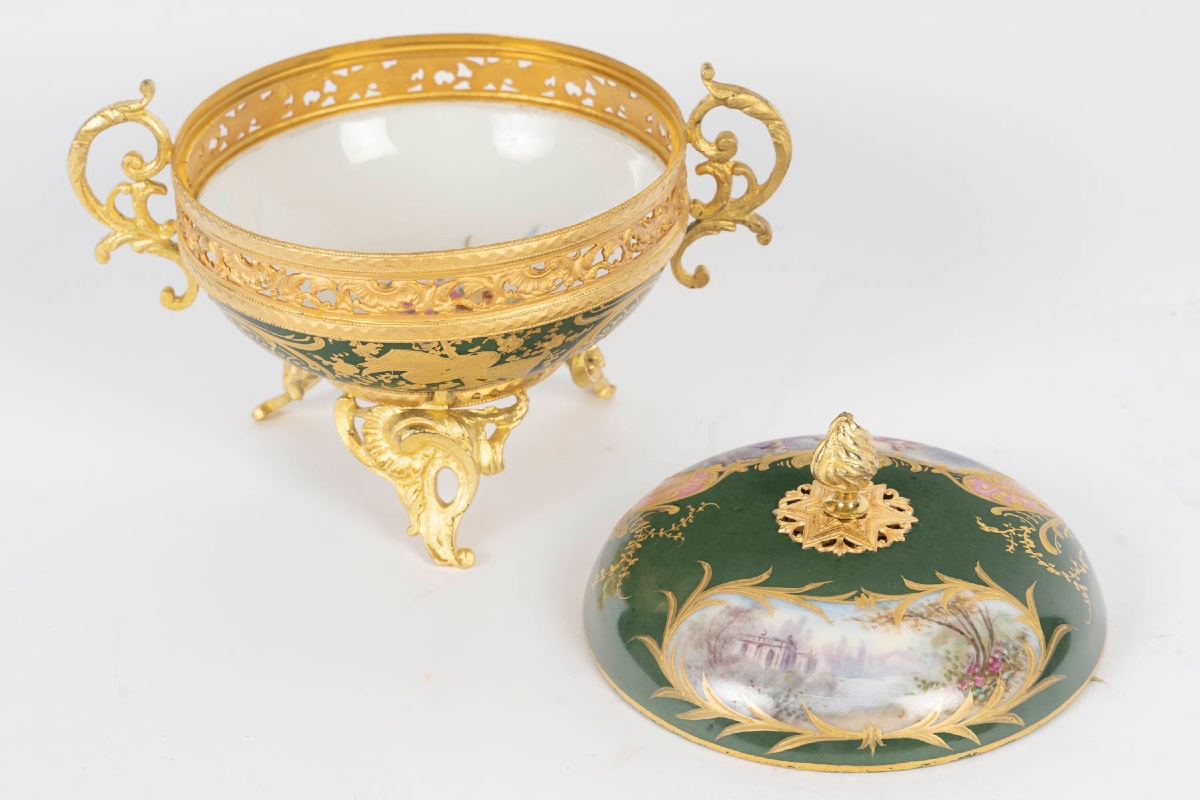 Une bonbonnière en porcelaine, sèvres XIXème siècle -photo-6