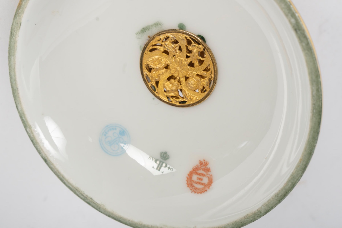 Une bonbonnière en porcelaine, sèvres XIXème siècle -photo-8