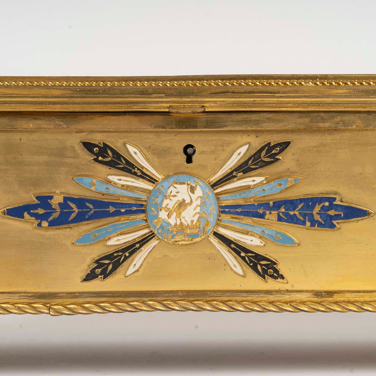 Un coffret en bronze doré et émail cloisonné, circa 1880-photo-3