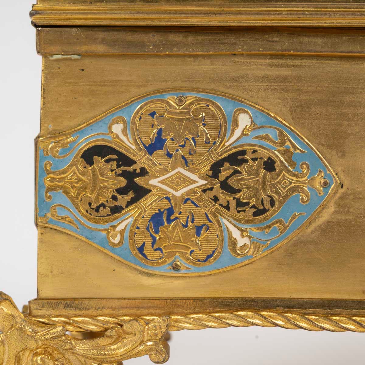 Un coffret en bronze doré et émail cloisonné, circa 1880-photo-2
