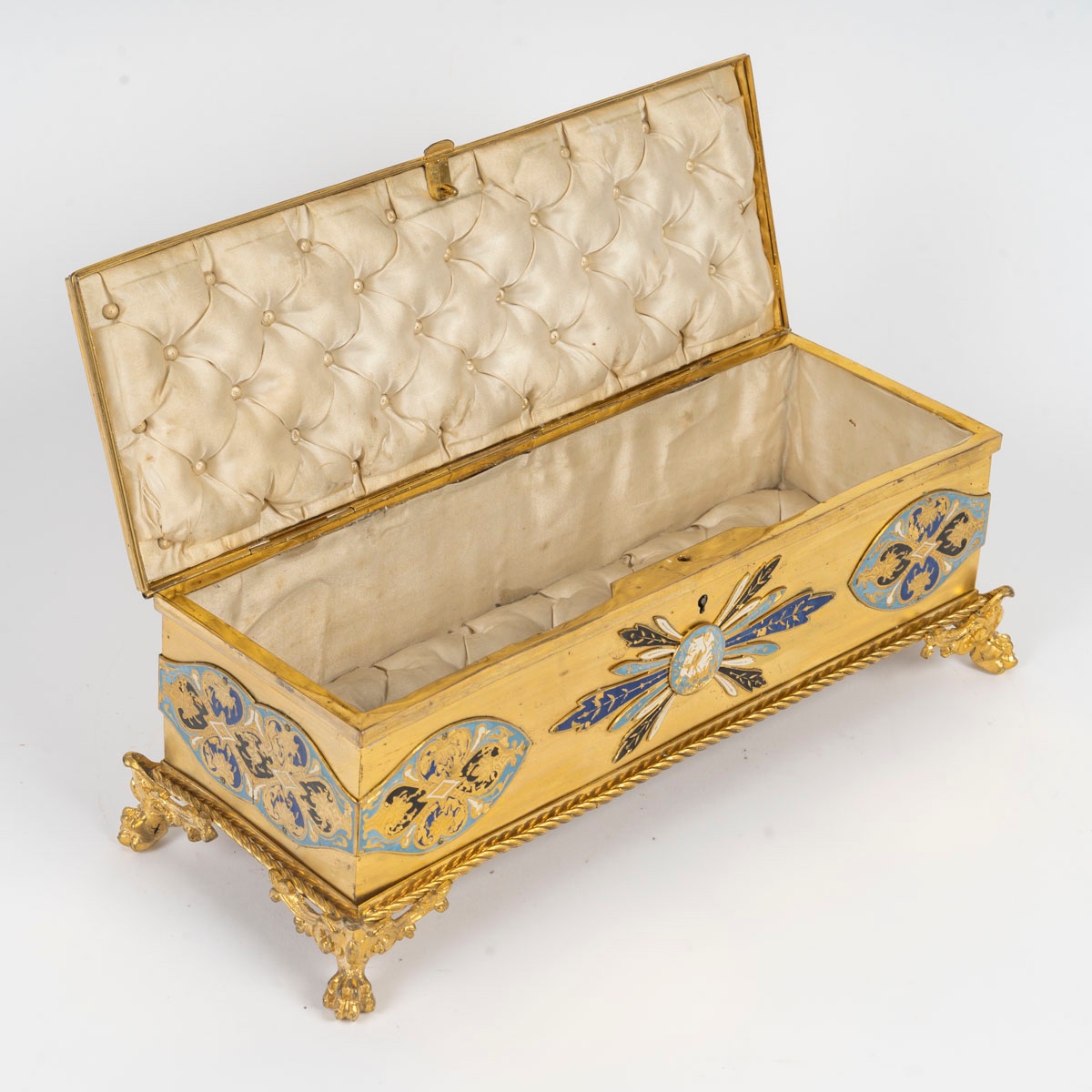 Un coffret en bronze doré et émail cloisonné, circa 1880-photo-3