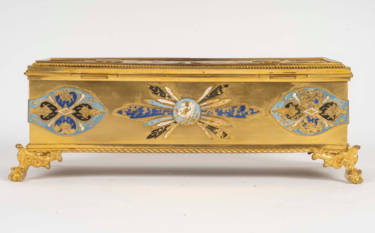 Un coffret en bronze doré et émail cloisonné, circa 1880-photo-6