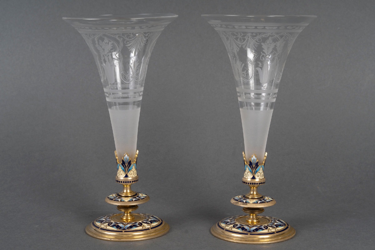 Une paire de flûtes en cristal et base en bronze cloisonné, fin XIXème siècle -photo-1