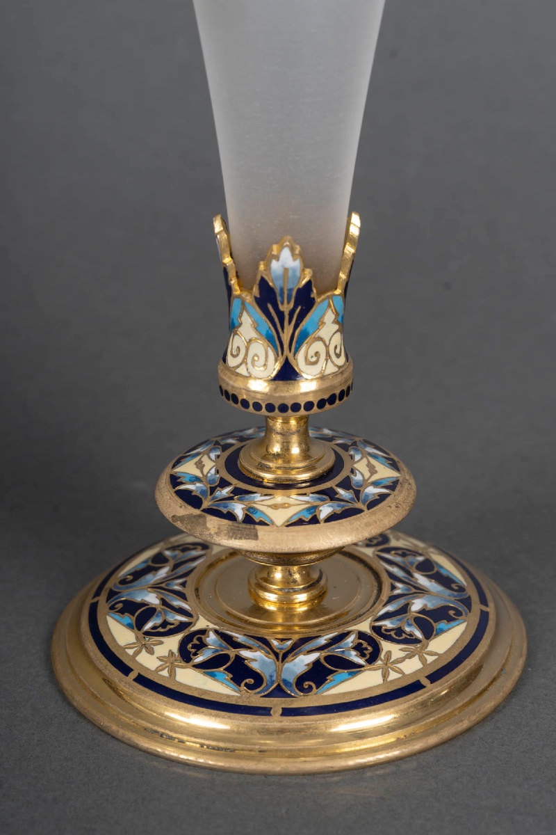 Une paire de flûtes en cristal et base en bronze cloisonné, fin XIXème siècle -photo-3