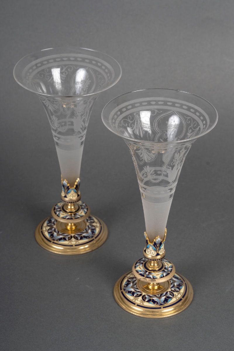 Une paire de flûtes en cristal et base en bronze cloisonné, fin XIXème siècle -photo-5