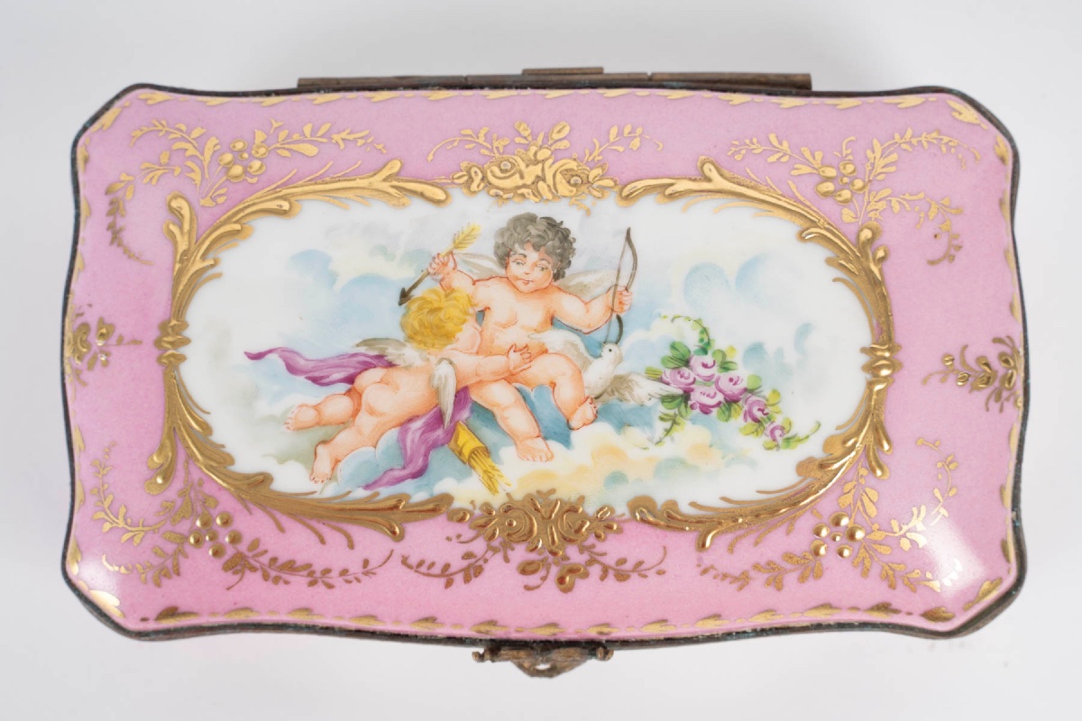 Miniature petite boite à bijoux en porcelaine de sèvres, fin XIXème siècle -photo-3