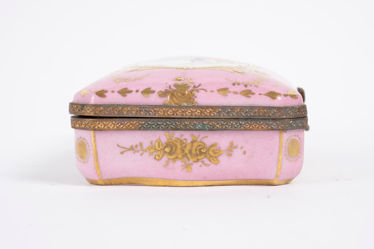 Miniature petite boite à bijoux en porcelaine de sèvres, fin XIXème siècle -photo-5