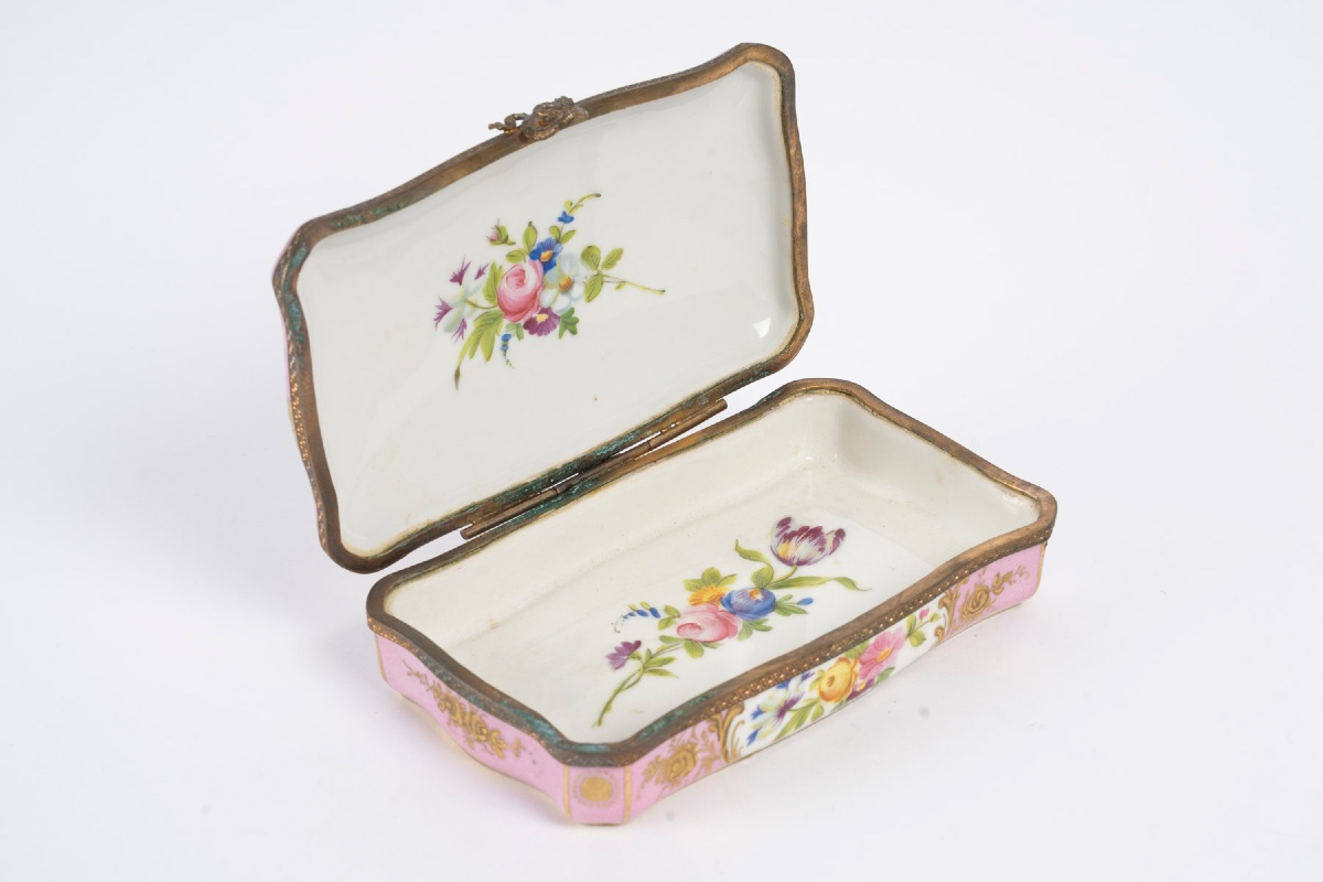 Miniature petite boite à bijoux en porcelaine de sèvres, fin XIXème siècle -photo-7