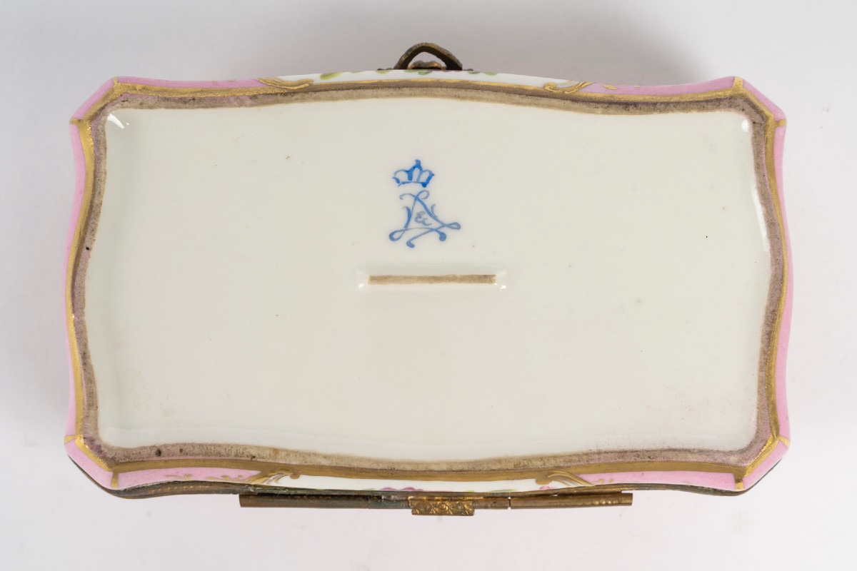 Miniature petite boite à bijoux en porcelaine de sèvres, fin XIXème siècle -photo-8