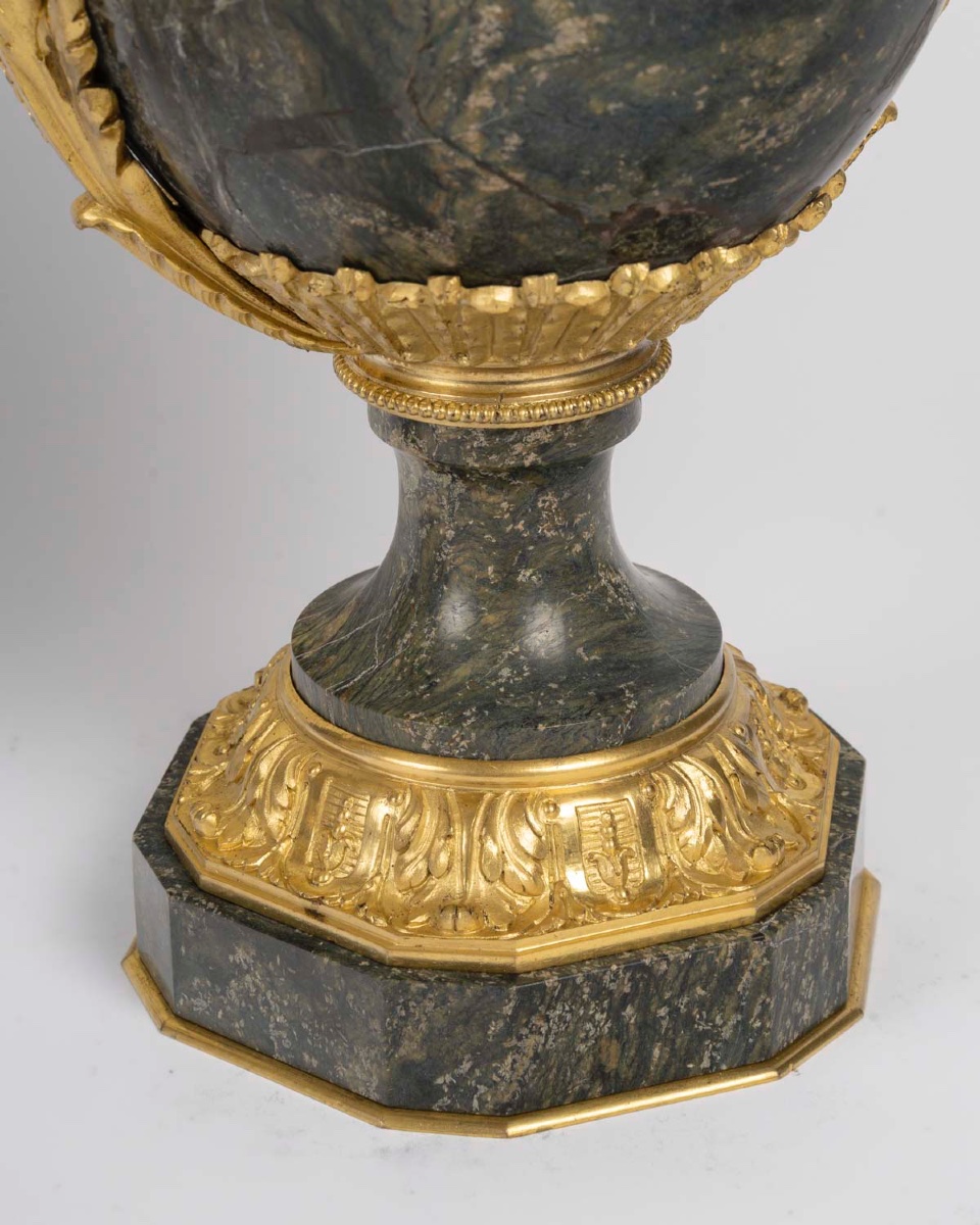 Clodion Une paire de cassolettes en marbre et ornementation en bronze doré , XIXème siècle-photo-8