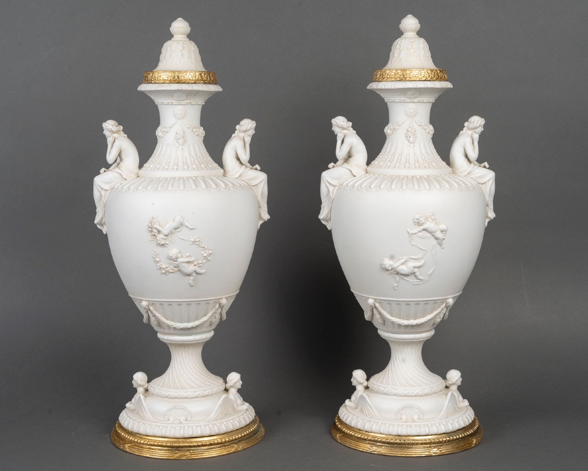 Biscuit une paire de vases en porcelaine de biscuit, fin XIXème siècle -photo-2