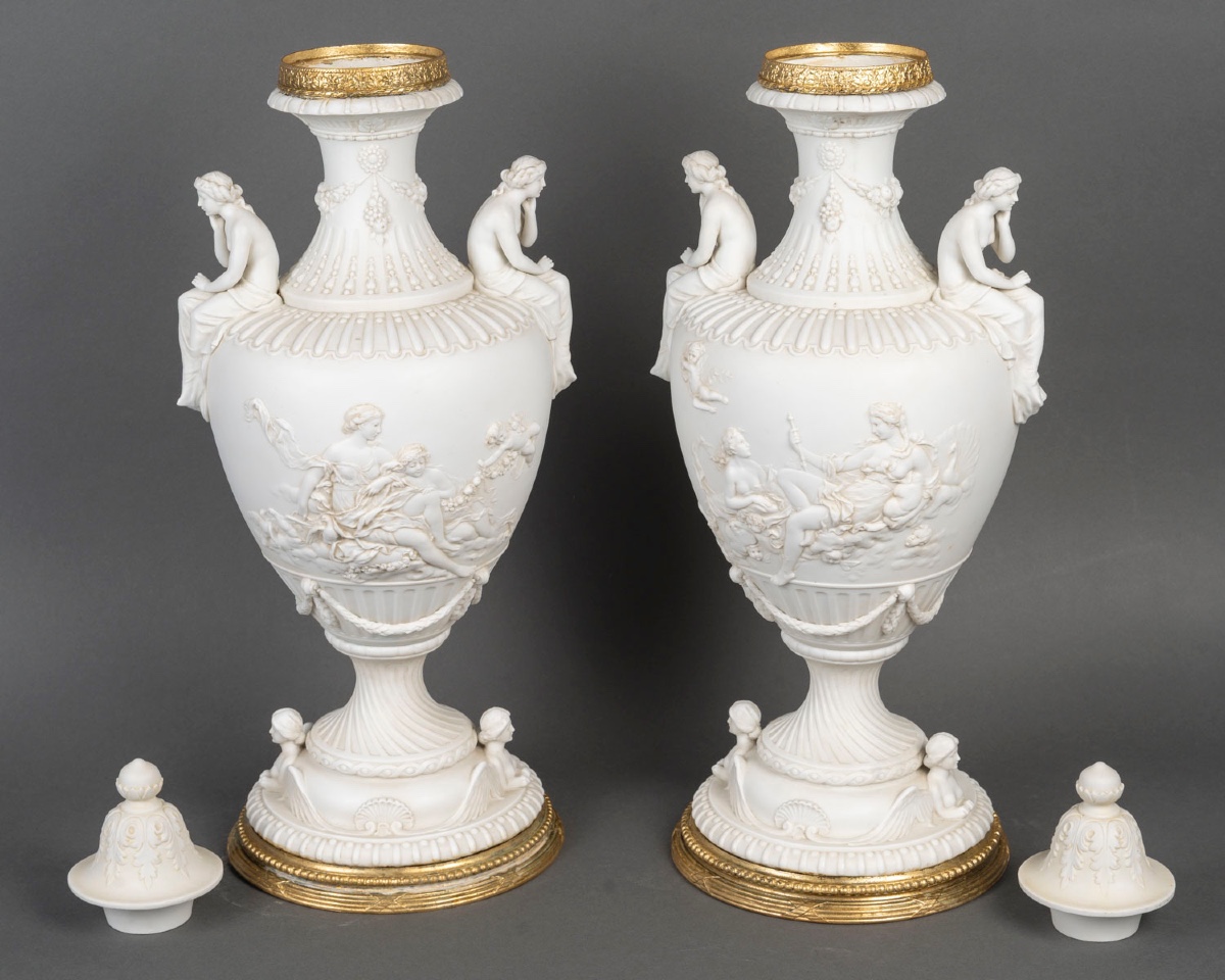Biscuit une paire de vases en porcelaine de biscuit, fin XIXème siècle -photo-3