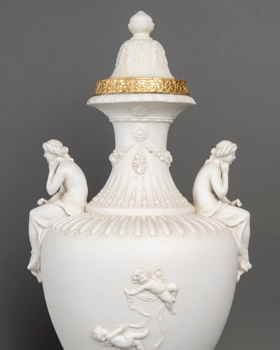 Biscuit une paire de vases en porcelaine de biscuit, fin XIXème siècle -photo-4