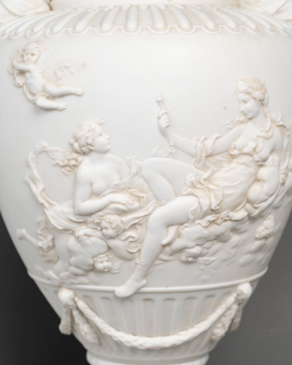 Biscuit une paire de vases en porcelaine de biscuit, fin XIXème siècle -photo-3