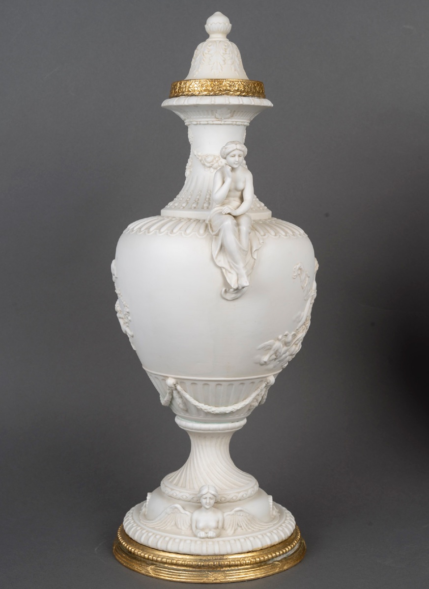 Biscuit une paire de vases en porcelaine de biscuit, fin XIXème siècle -photo-4