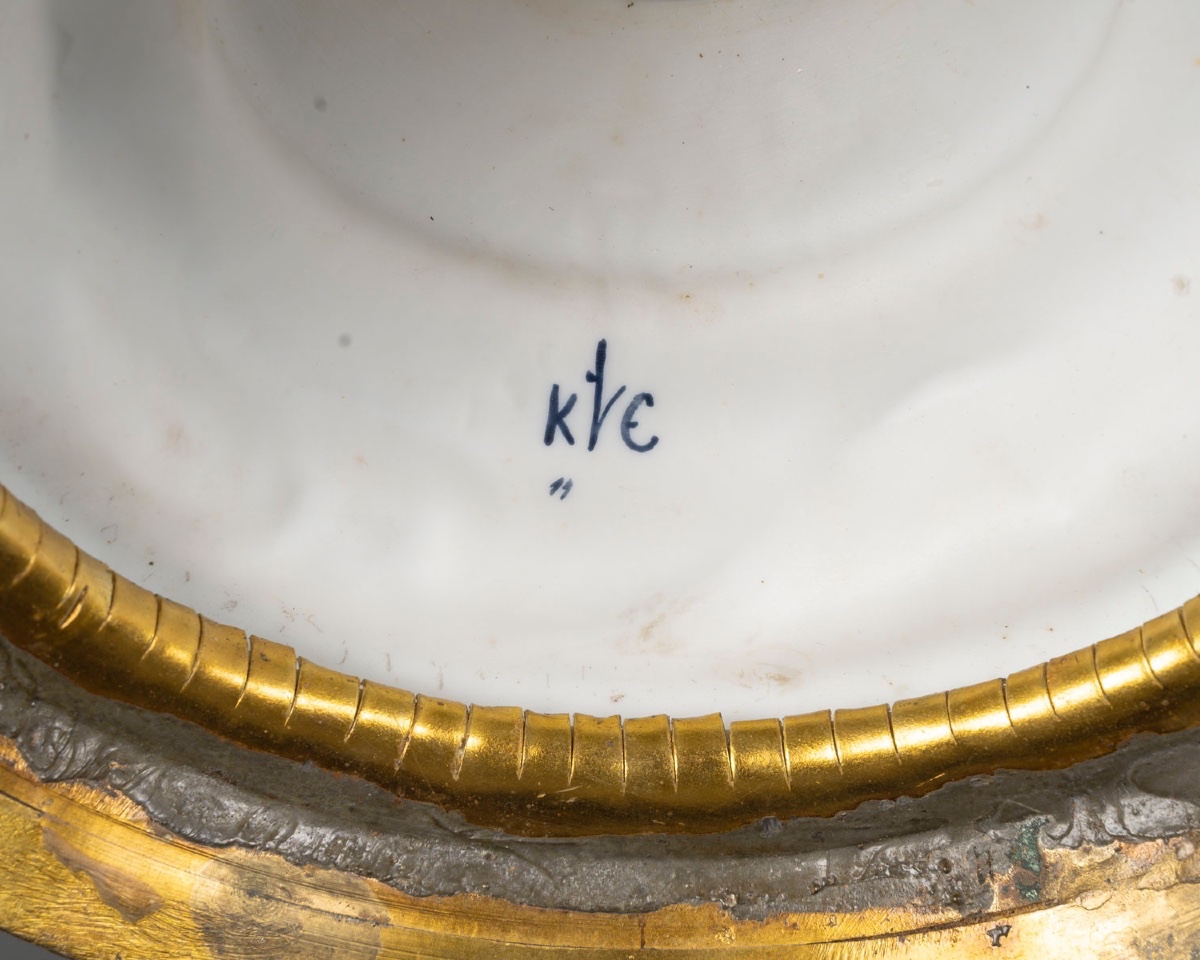 Biscuit une paire de vases en porcelaine de biscuit, fin XIXème siècle -photo-8