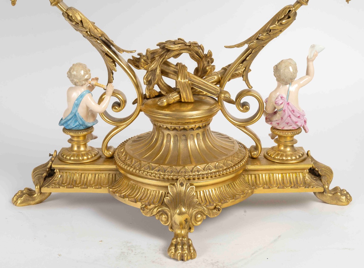 Un grand miroir de table en bronze dore et sculpture en porcelaine, fin XIXème siècle -photo-2