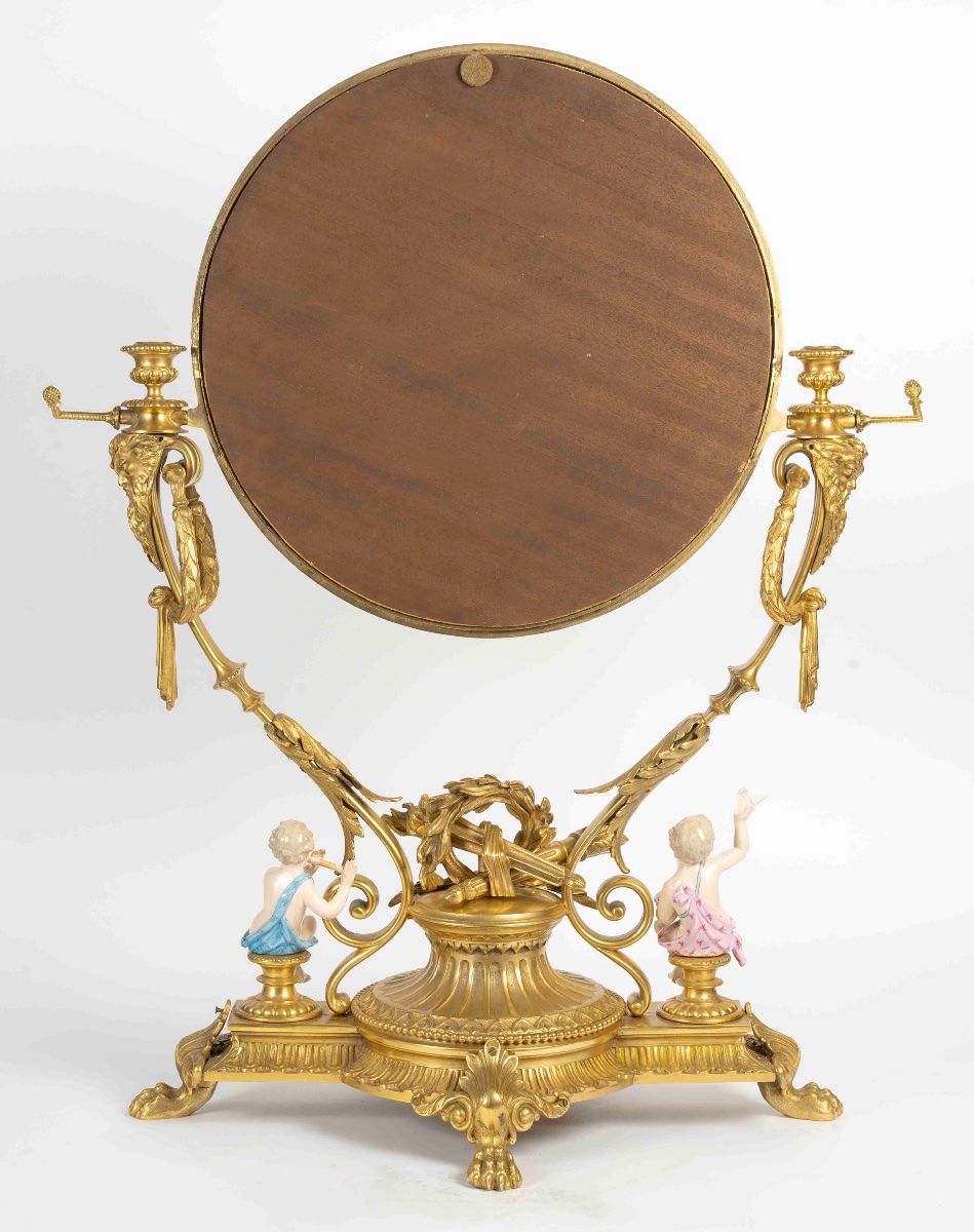 Un grand miroir de table en bronze dore et sculpture en porcelaine, fin XIXème siècle -photo-3