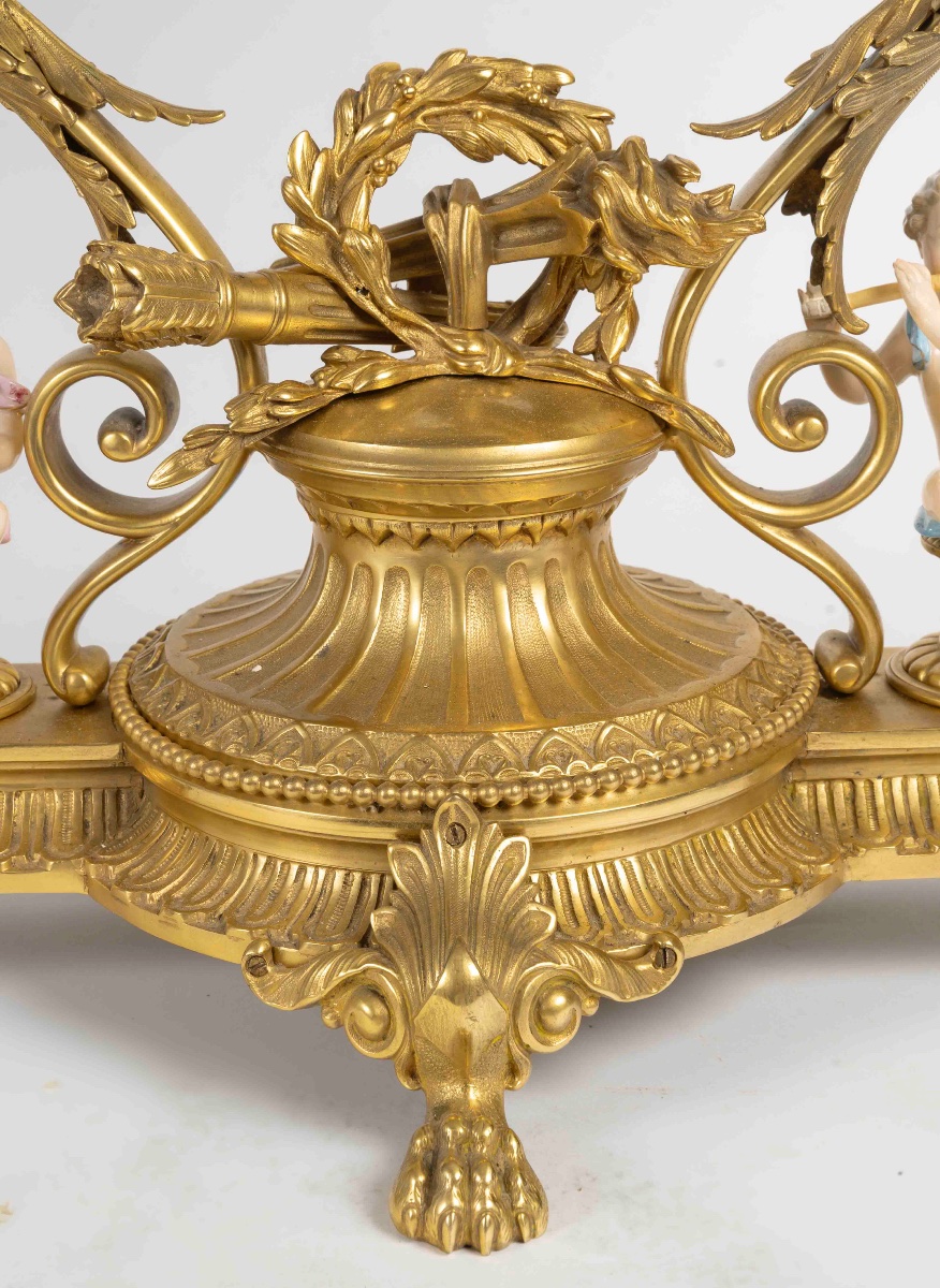 Un grand miroir de table en bronze dore et sculpture en porcelaine, fin XIXème siècle -photo-4
