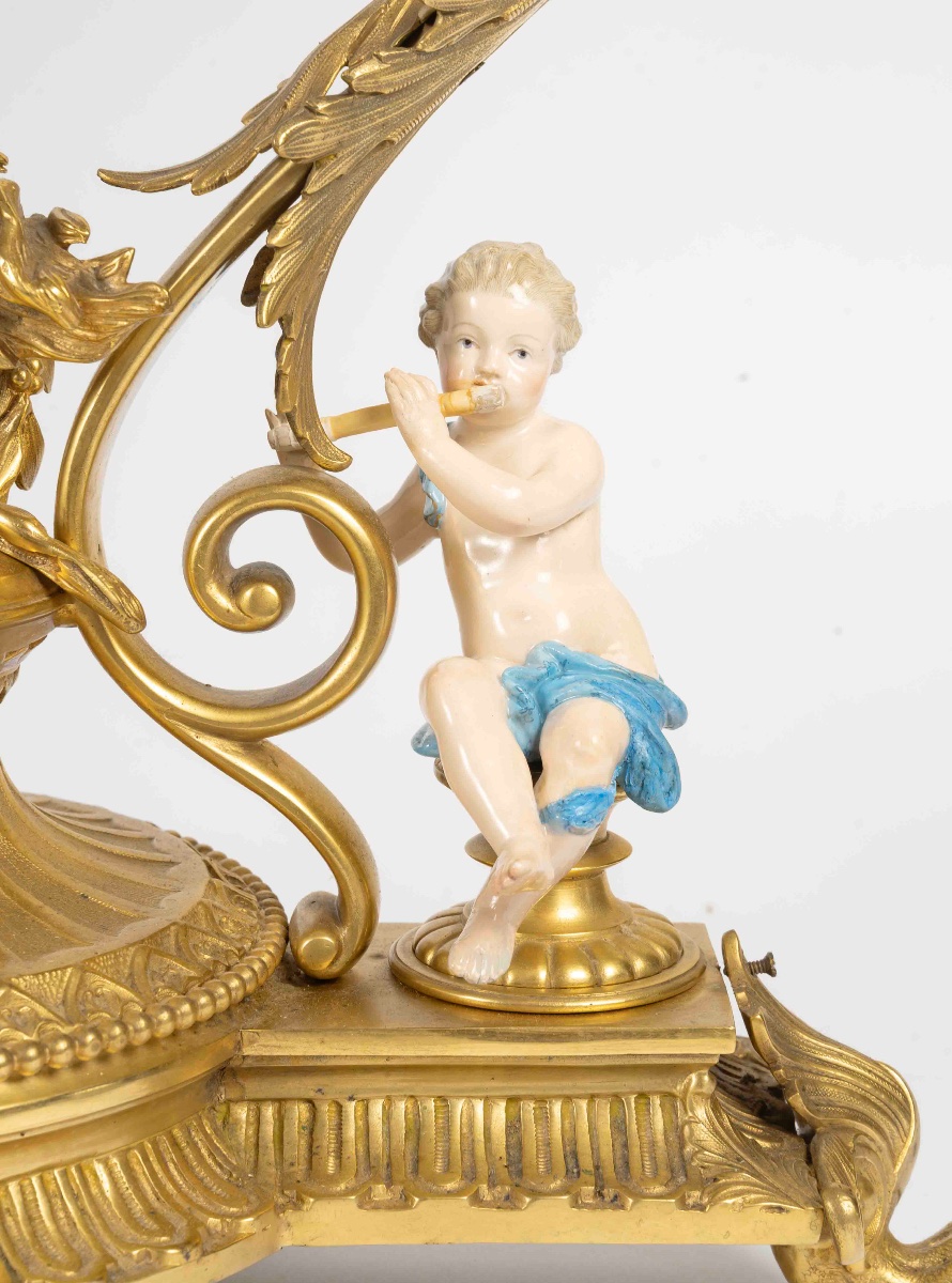 Un grand miroir de table en bronze dore et sculpture en porcelaine, fin XIXème siècle -photo-5