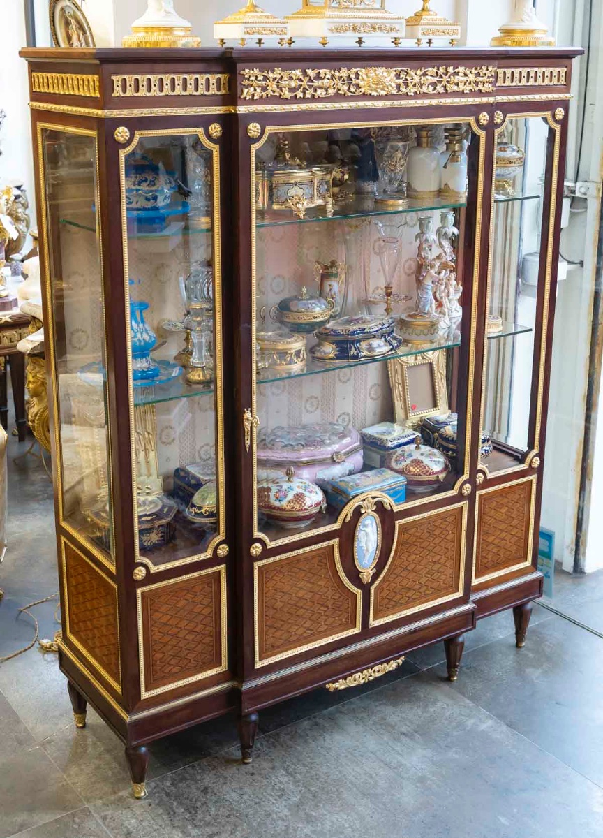 Une Vitrine de style Louis XVI, fin XIXème siècle -photo-2