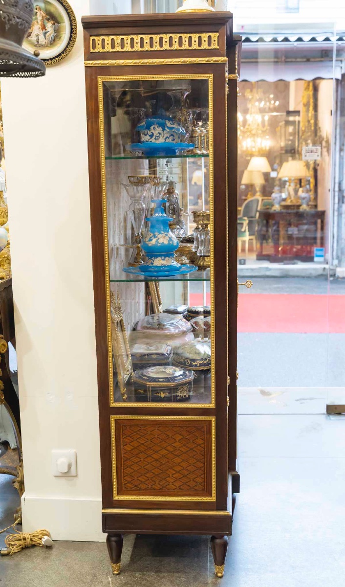 Une Vitrine de style Louis XVI, fin XIXème siècle -photo-5