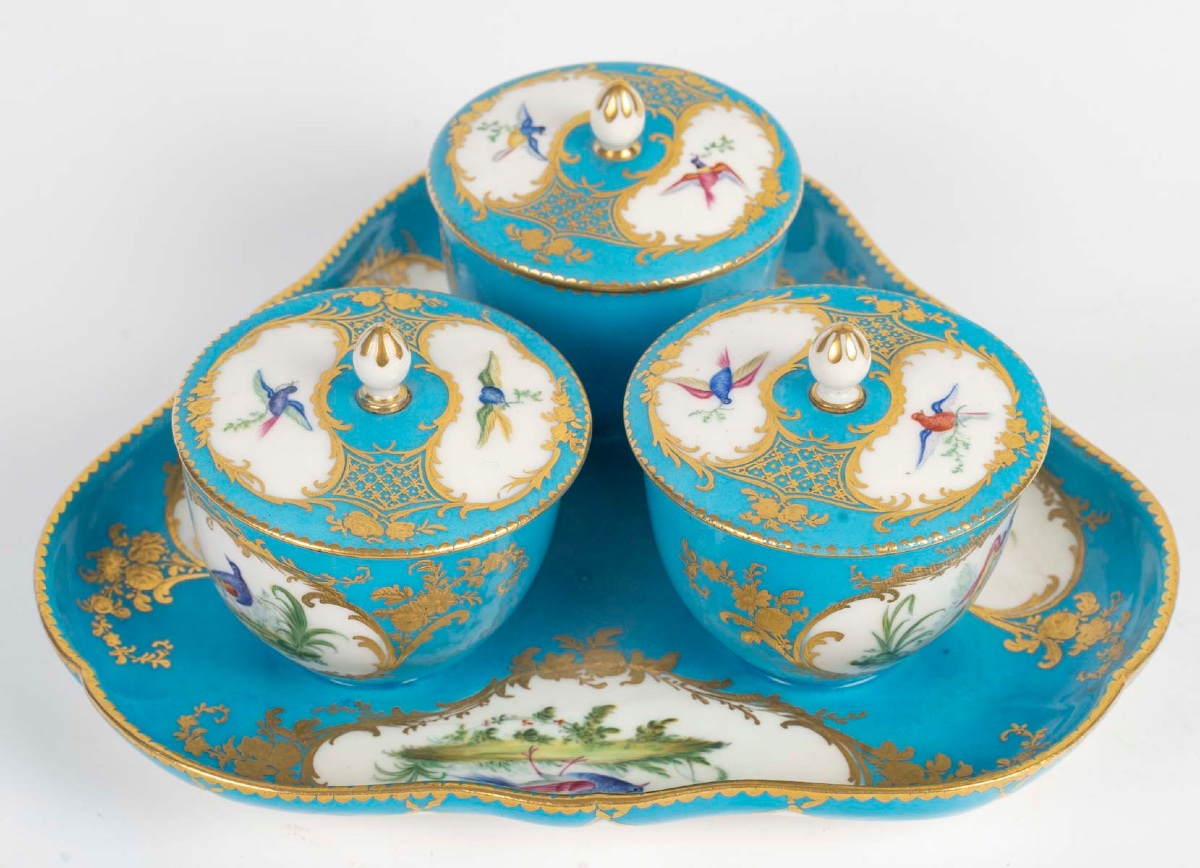 A Sèvres Porcelain Creamer, 18th Century -photo-2