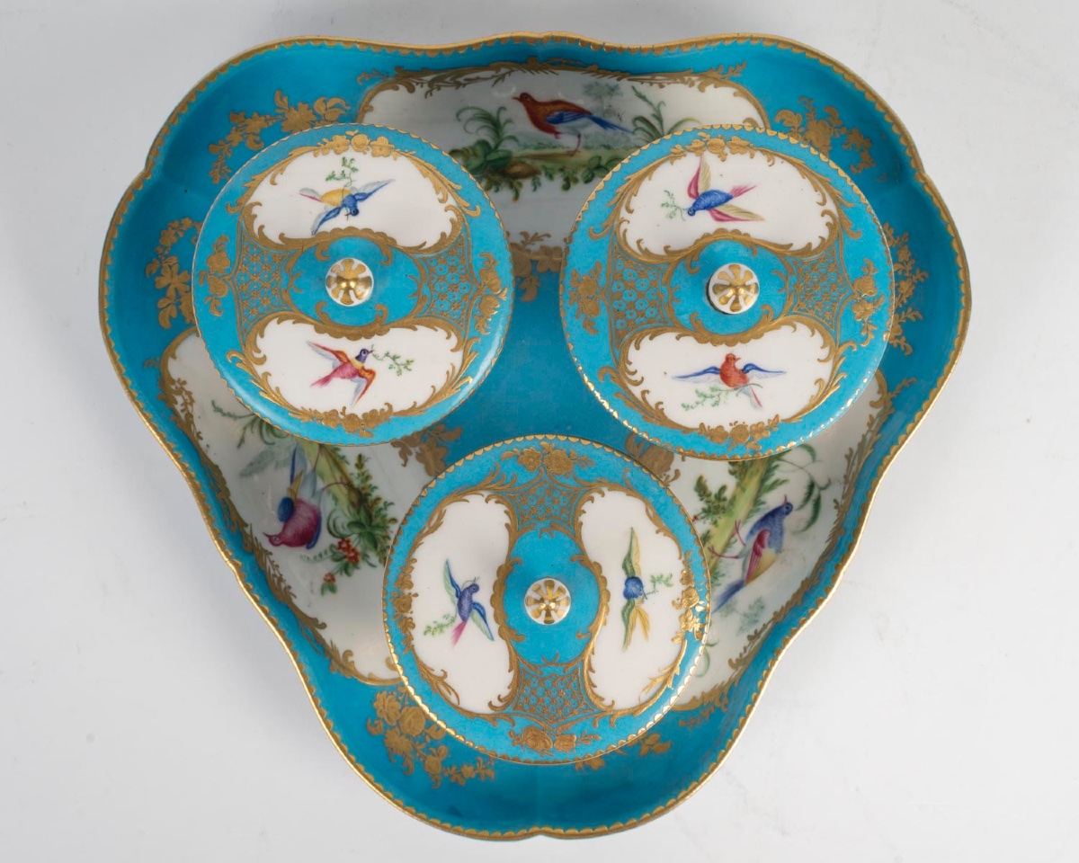 A Sèvres Porcelain Creamer, 18th Century -photo-5