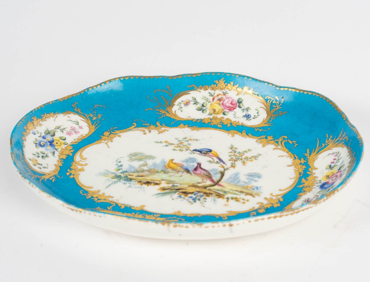 A Sèvres Porcelain Cup, 18th Century -photo-3