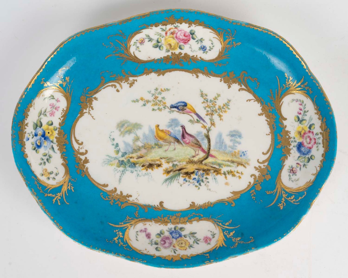 A Sèvres Porcelain Cup, 18th Century -photo-1