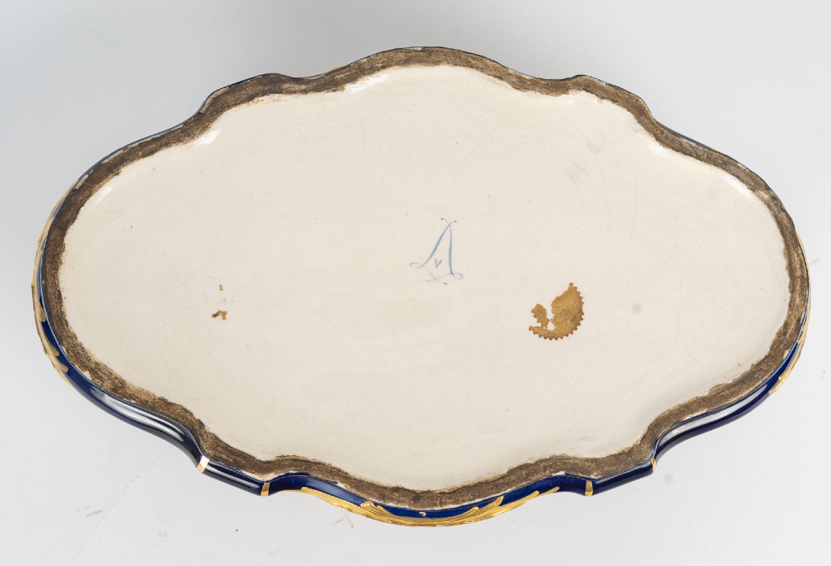 Un coffret à bijoux en porcelaine de sèvres, fin XIXème siècle -photo-8