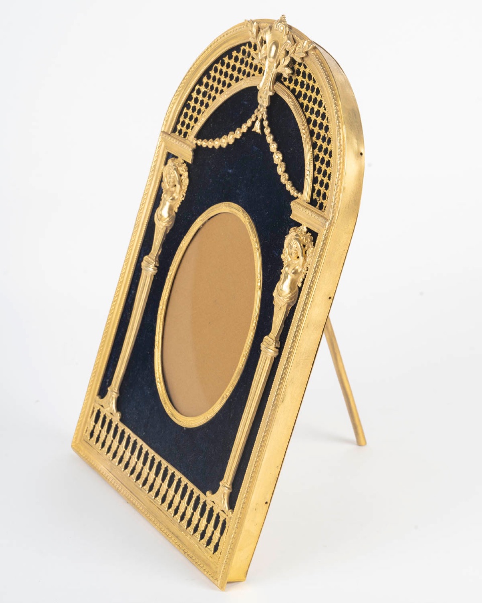 Un cadre en bronze doré de style Napoléon III, fin XIXème siècle -photo-2