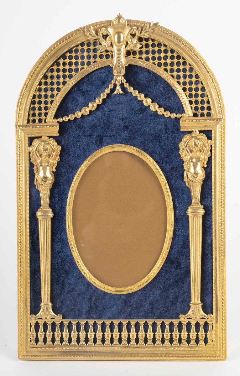 Un cadre en bronze doré de style Napoléon III, fin XIXème siècle -photo-1