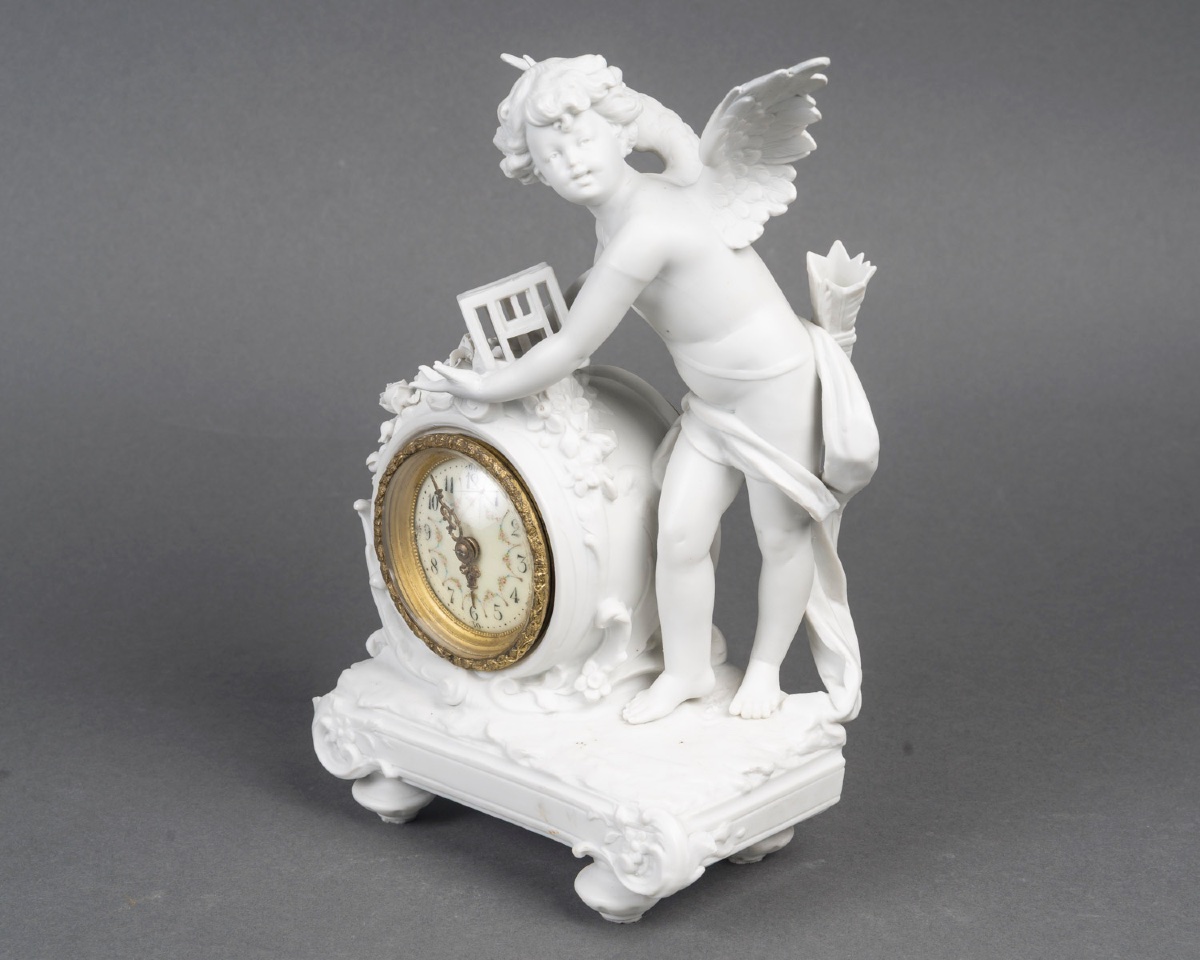 A Late 19th-century Biscuit Porcelain Clock -photo-3