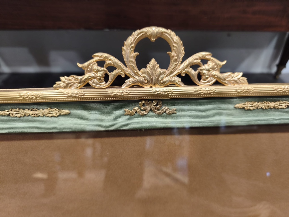 A Large Louis XVI Style Gilt Bronze Photo Frame, Late 19th Century -photo-2