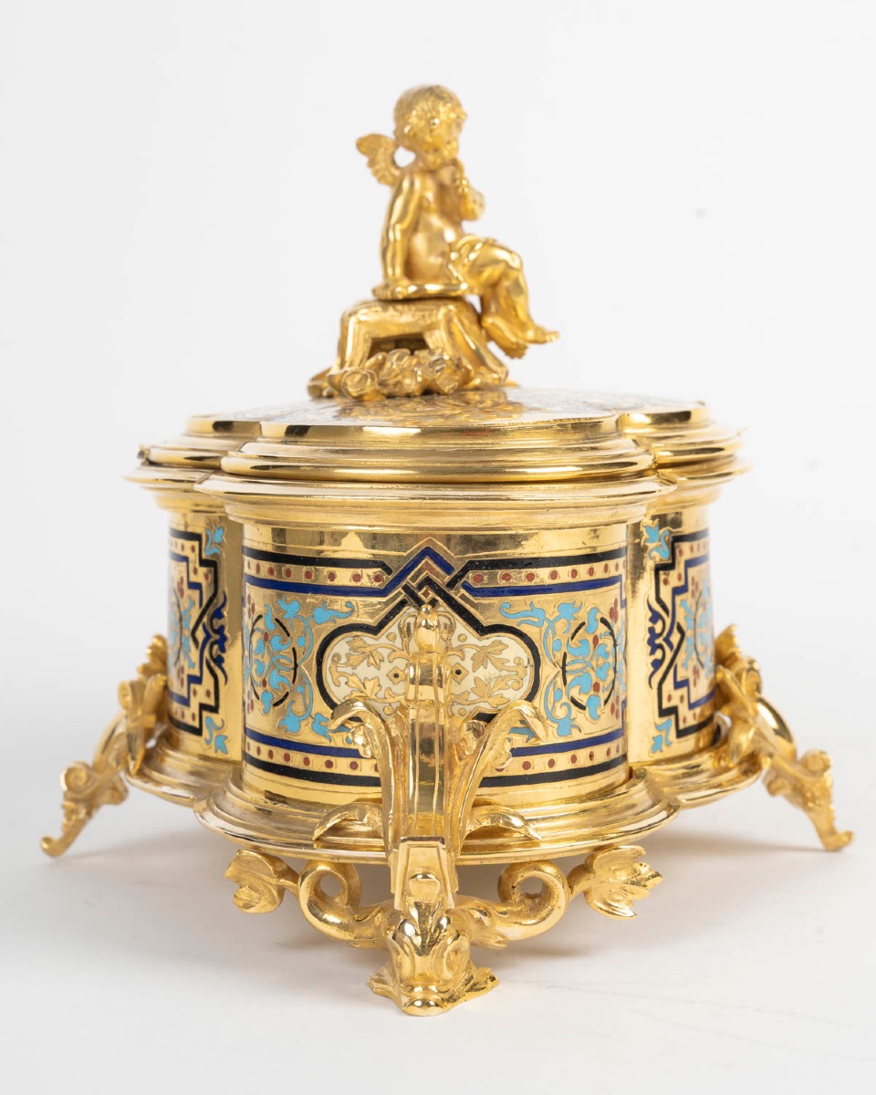 Un coffret à bijoux  en bronze doré et émail cloisonné, fin XIXème siècle -photo-2