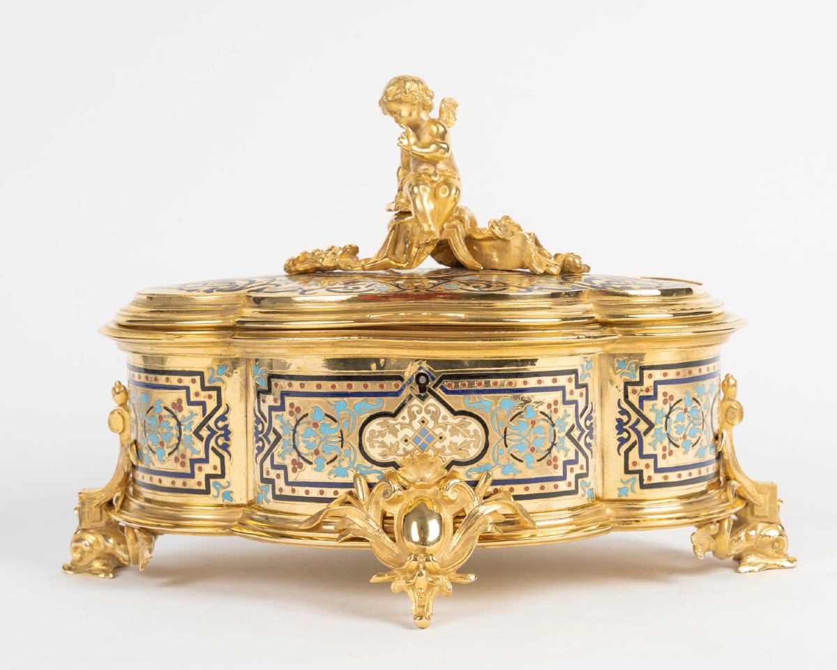 Un coffret à bijoux  en bronze doré et émail cloisonné, fin XIXème siècle -photo-1