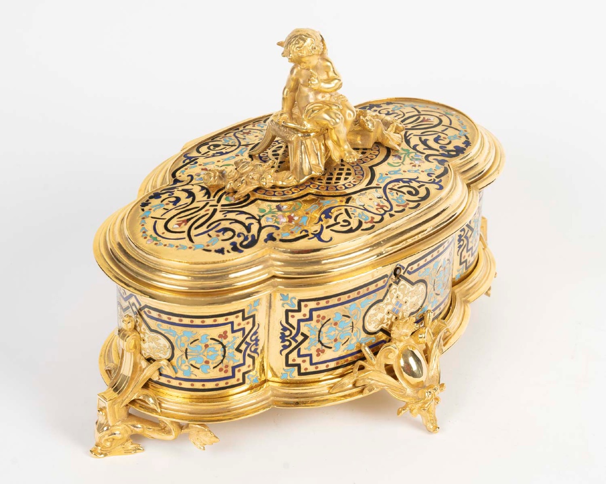 Un coffret à bijoux  en bronze doré et émail cloisonné, fin XIXème siècle -photo-3