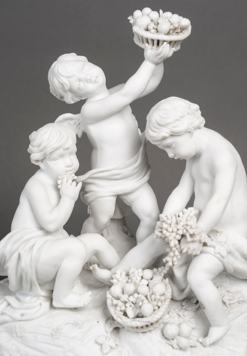 Garniture  en biscuit de Sévres et bronze doré, de style Louis XVI, XIXème siècle -photo-4