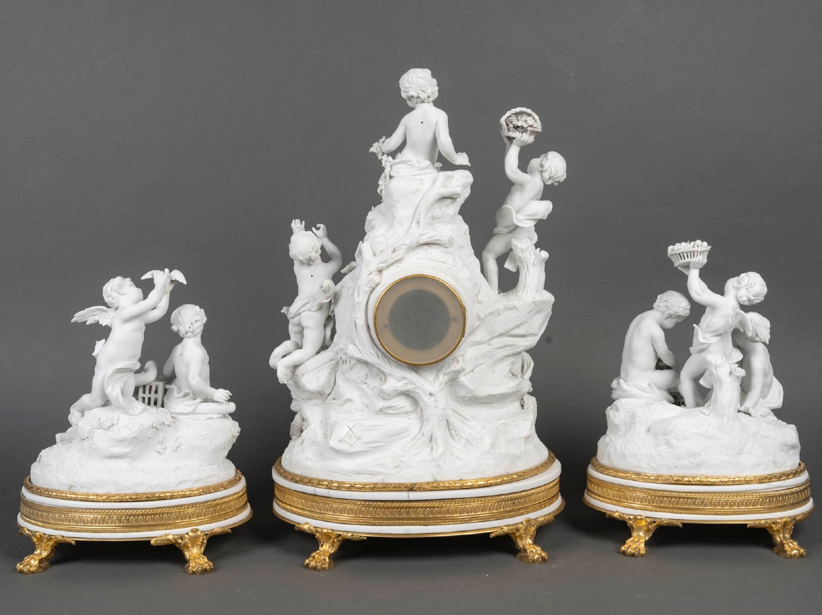 Garniture  en biscuit de Sévres et bronze doré, de style Louis XVI, XIXème siècle -photo-6