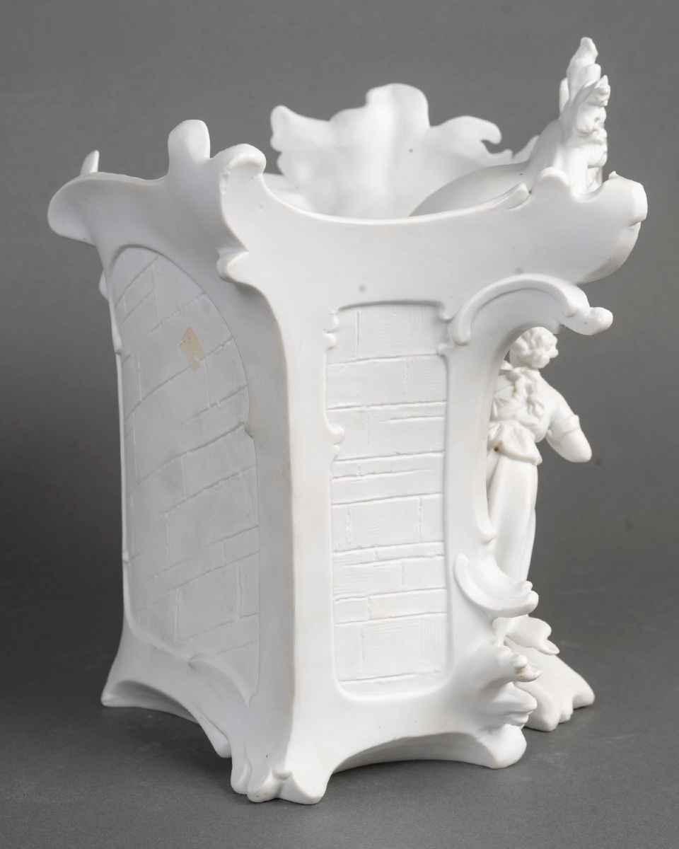 Cache-pot en porcelaine biscuit – Époque XIXᵉ siècle -photo-3