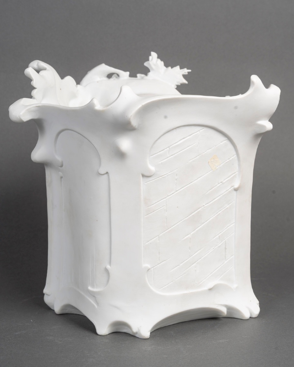 Cache-pot en porcelaine biscuit – Époque XIXᵉ siècle -photo-5