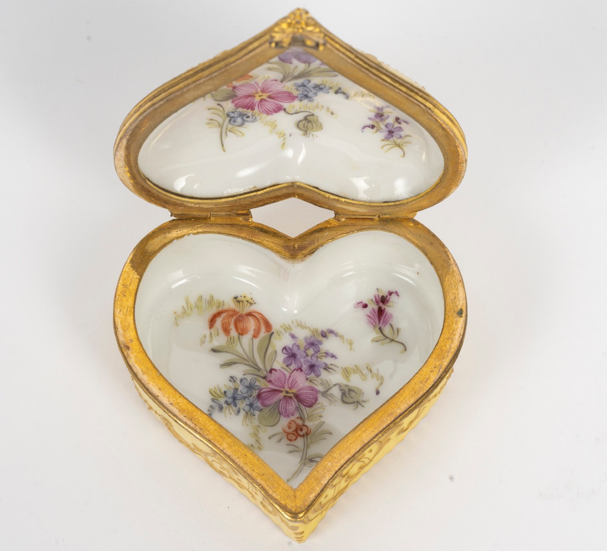 Miniature Meissen Porcelain Heart-shaped Box, Late 19th Century-photo-3