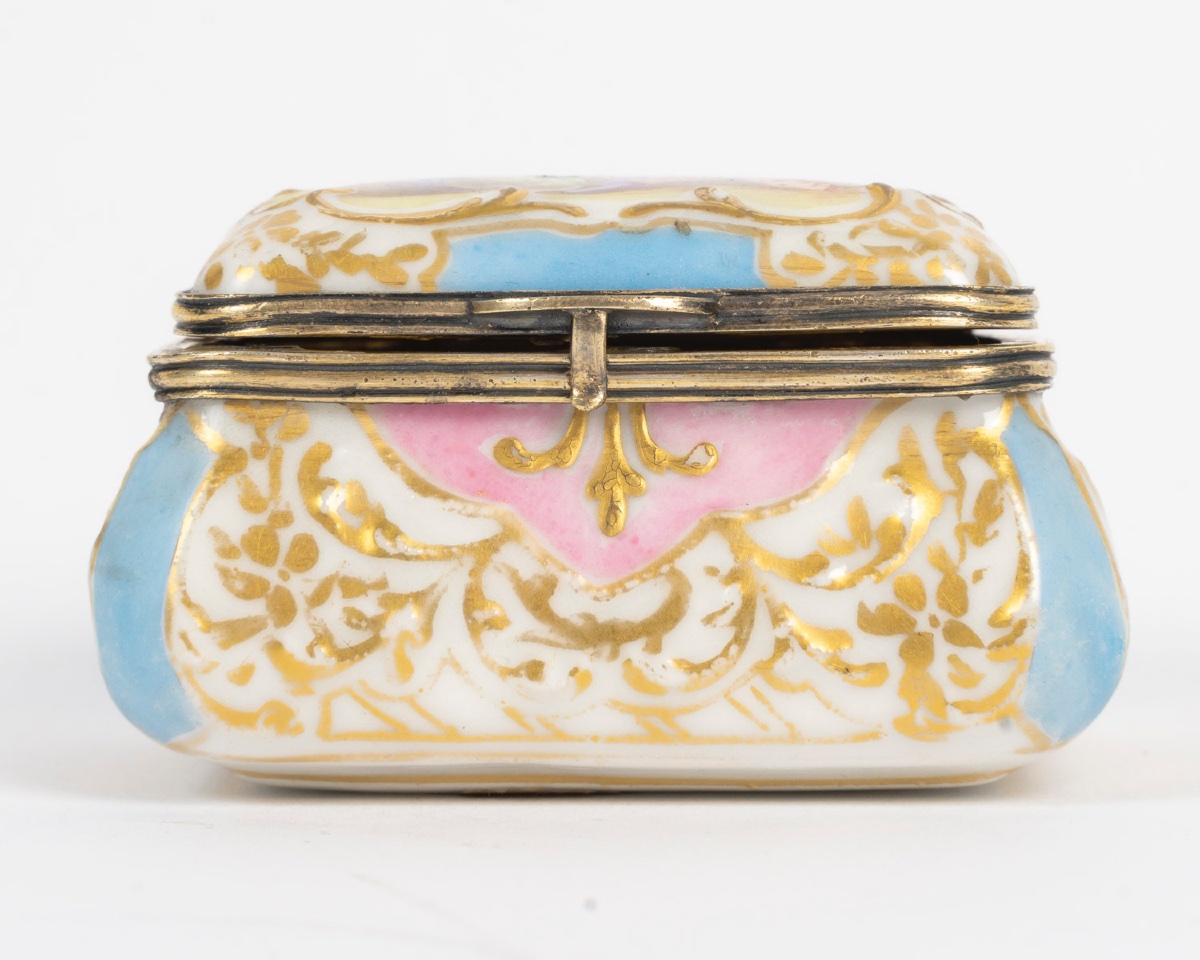 Miniature petit coffret en porcelaine, fin XIXème siècle -photo-2
