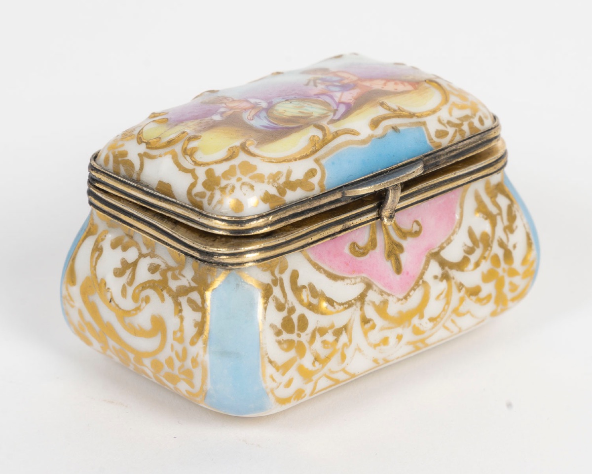 Miniature petit coffret en porcelaine, fin XIXème siècle -photo-2