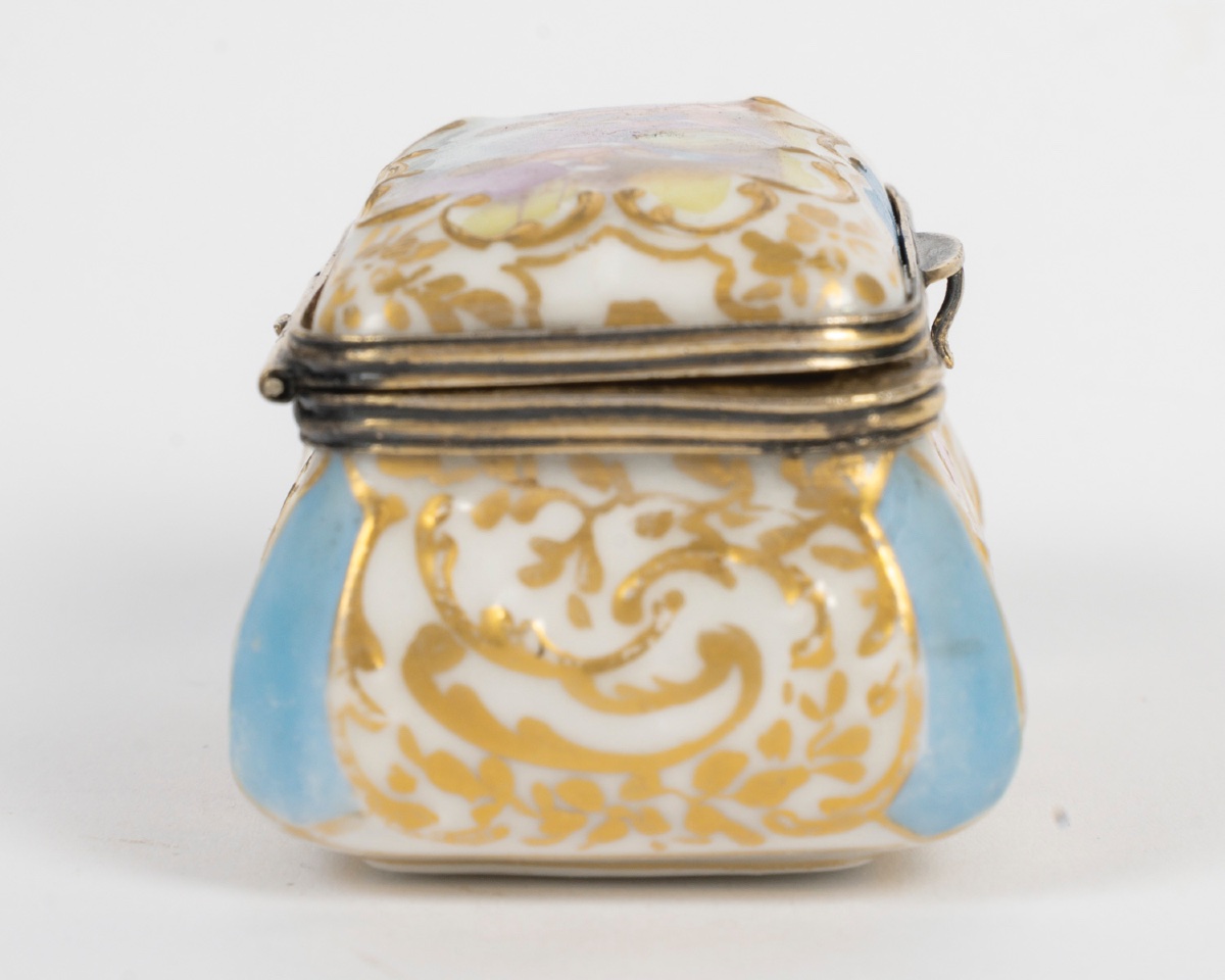 Miniature petit coffret en porcelaine, fin XIXème siècle -photo-3