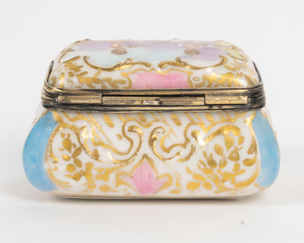 Miniature petit coffret en porcelaine, fin XIXème siècle -photo-4