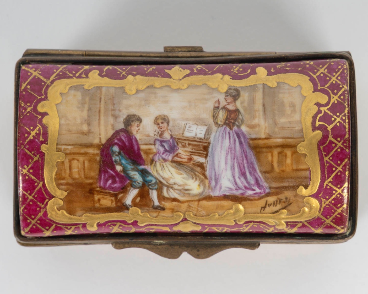 Miniature coffret à bijoux en porcelaine rouge, début XIXème siècle 
