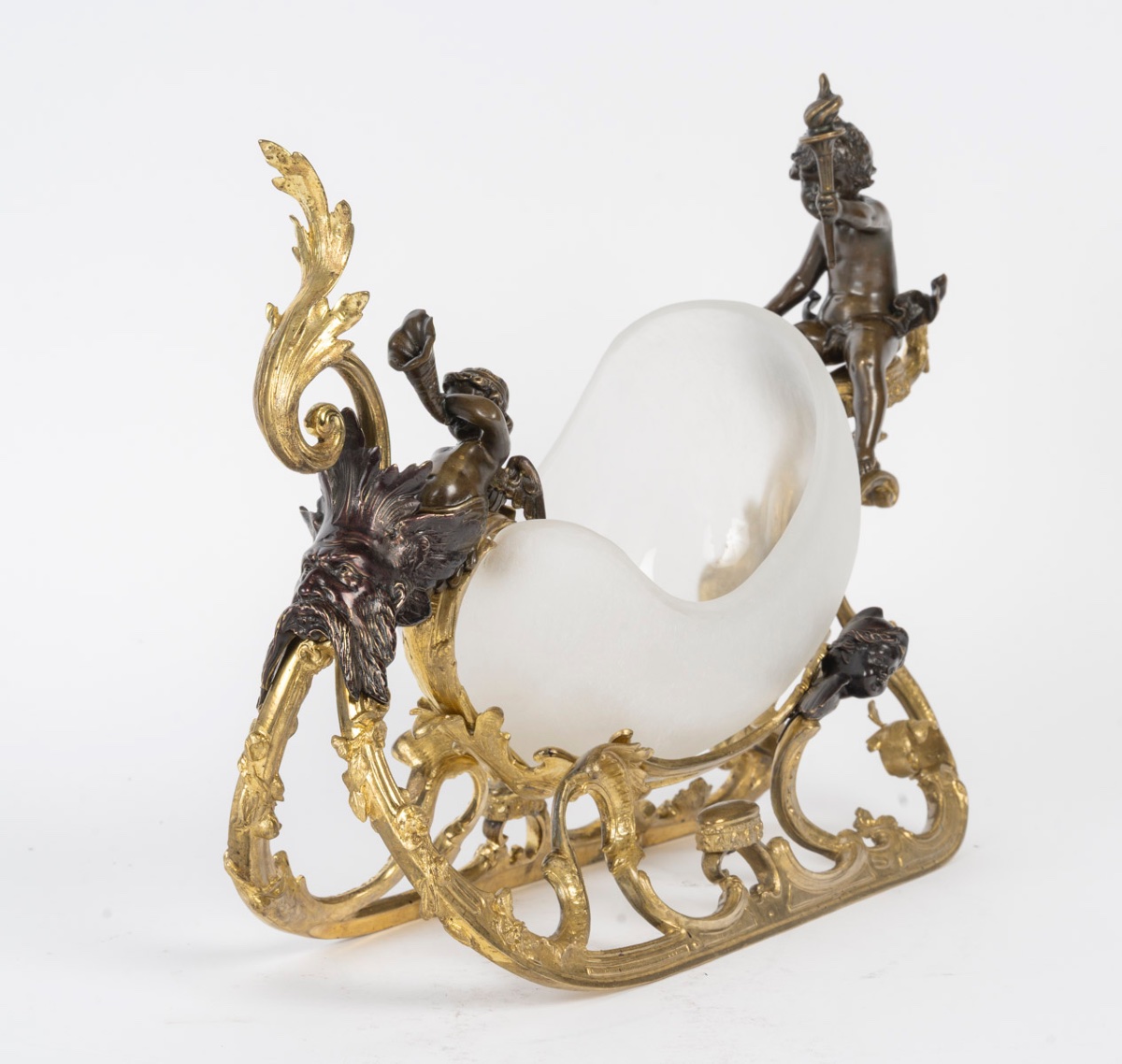 Une caleche en bronze et verre opalescent, fin XIXème siècle -photo-4